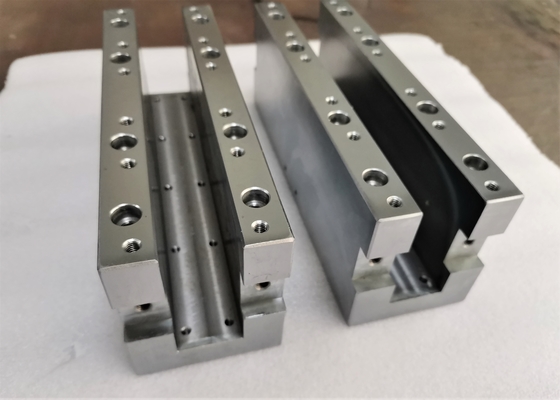 Peças de alumínio de aço inoxidável fazendo à máquina da máquina do dispositivo médico de gerencio do CNC da precisão