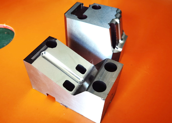 As peças do molde da precisão do hardware moldam o núcleo morrem cavidade do trabalho feito com ferramentas